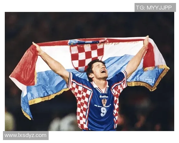 足球百星传中的传奇球星与他们的辉煌历程解析 足球百星传中的传奇球星与他们的辉煌历程解析