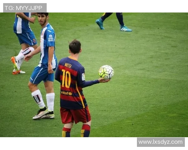 一年级学生心中的足球英雄梅西绘画作品欣赏与童真艺术表达 一年级学生心中的足球英雄梅西绘画作品欣赏与童真艺术表达