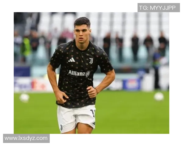 18岁足球新星崭露头角 成为球场最帅球员引爆全球关注